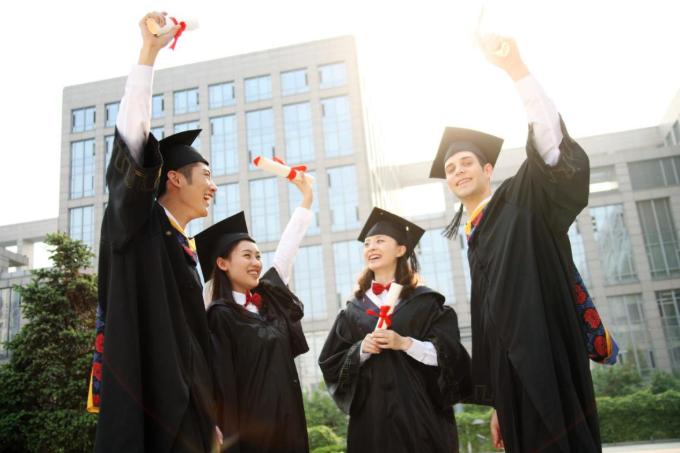 美国高中入学年龄要求